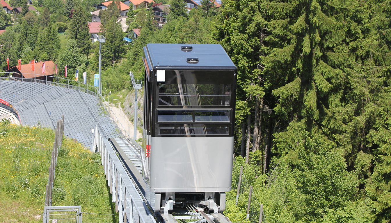 Inclined lift at the edge of the forest in Erdinger Arena Oberstdorf with Wireless Ethernet solution from Schildknecht AG