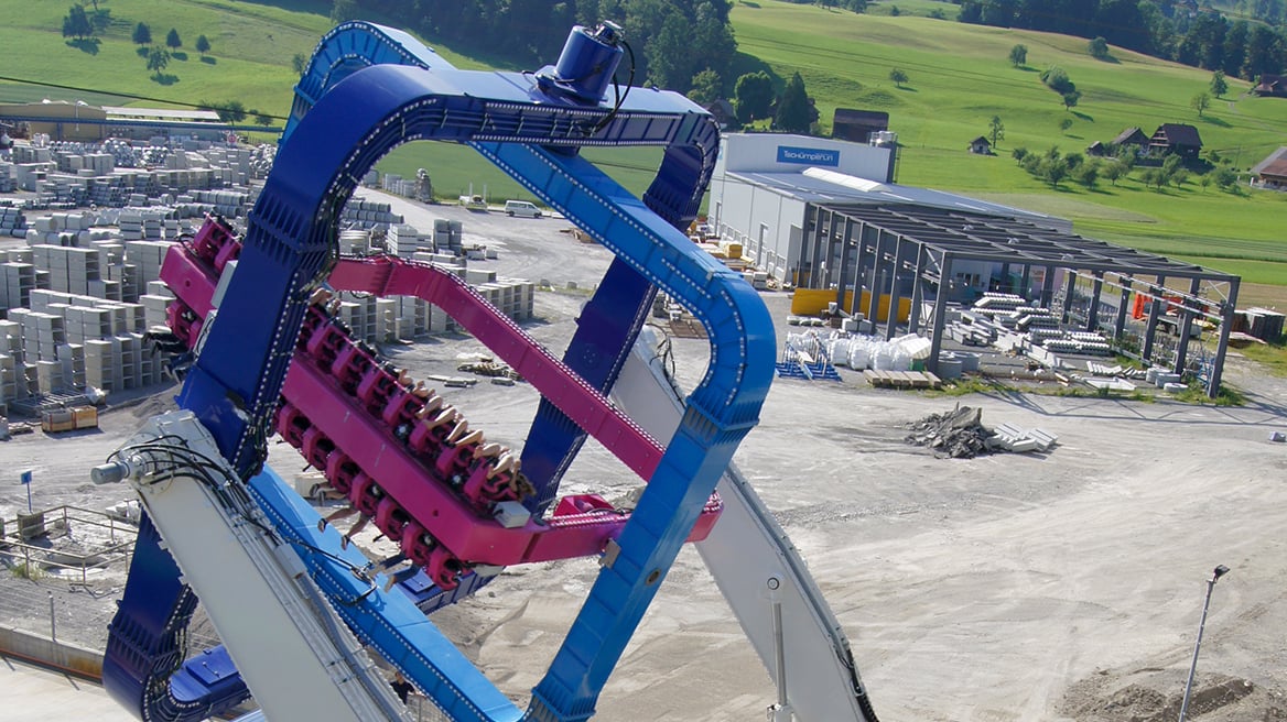 Fahrgeschäft mit Industrial Wireless Datenfunksystem von Schildknecht AG für sichere Steuerung im Freizeitpark