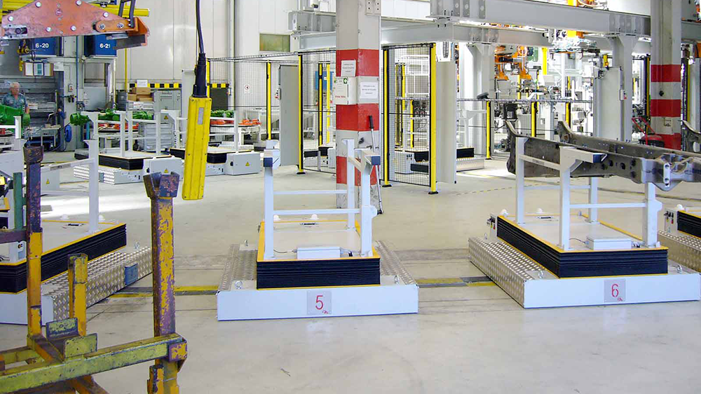 Automated guided vehicle system in intralogistics with wireless CAN data radio systems from Schildknecht AG